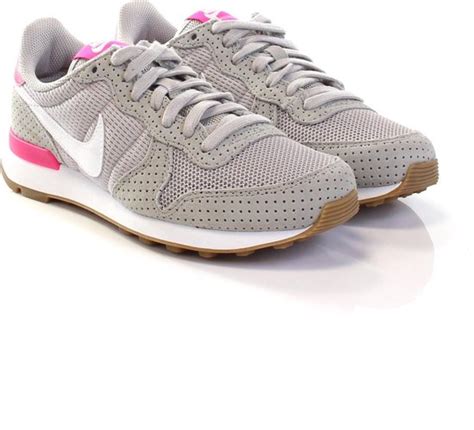 nike internationalist grijs roze